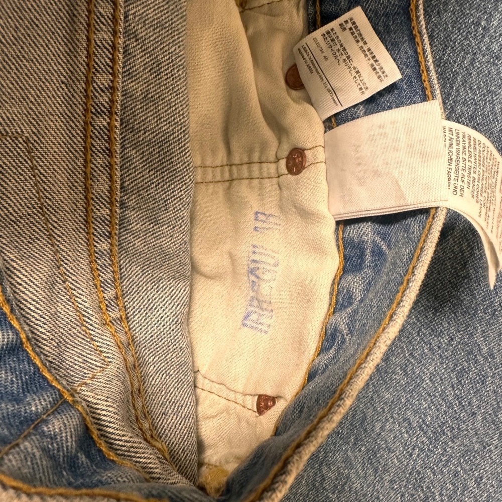 Levis 501 Originals Jeans Mens Size‎ 54x28 Button Fly Light Wash Straight NWT - Picture 7 of 7